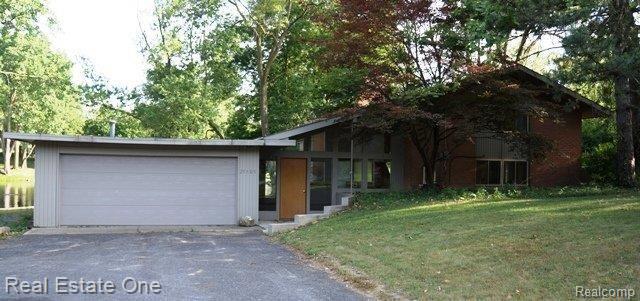29605 Highmeadow Road Farmington, MI 48334 - Photo 1 of 3 front 2.jpg