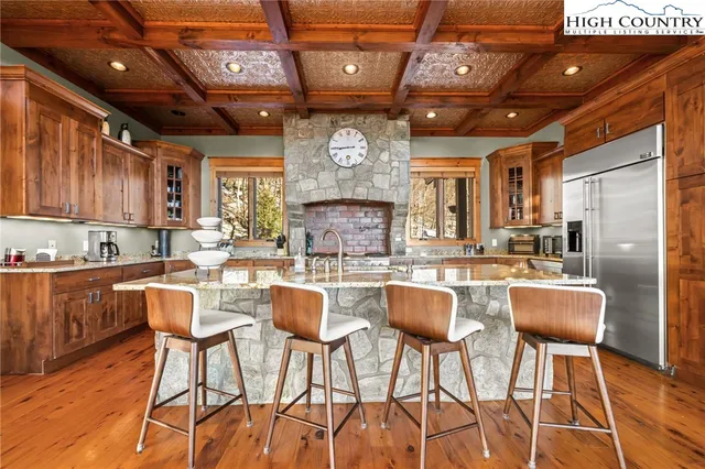 $2,250,000 | 109 West Shamrock Lane, Beech Mountain, NC 28604