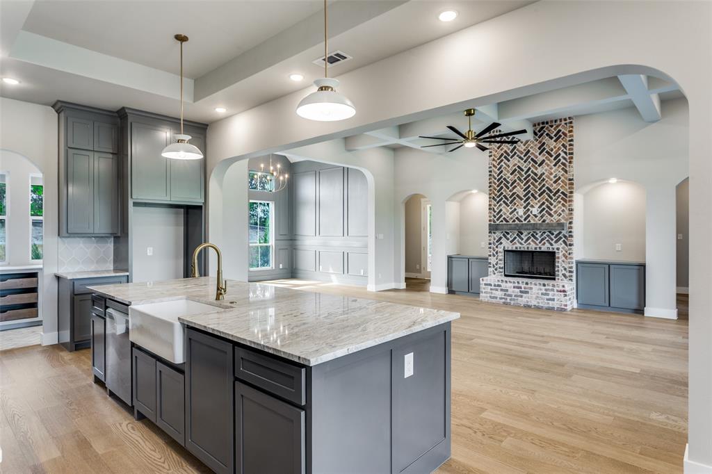 2047 Woodland Road Weatherford, TX 76088 - Photo 4 of 32 Gallery Image 4