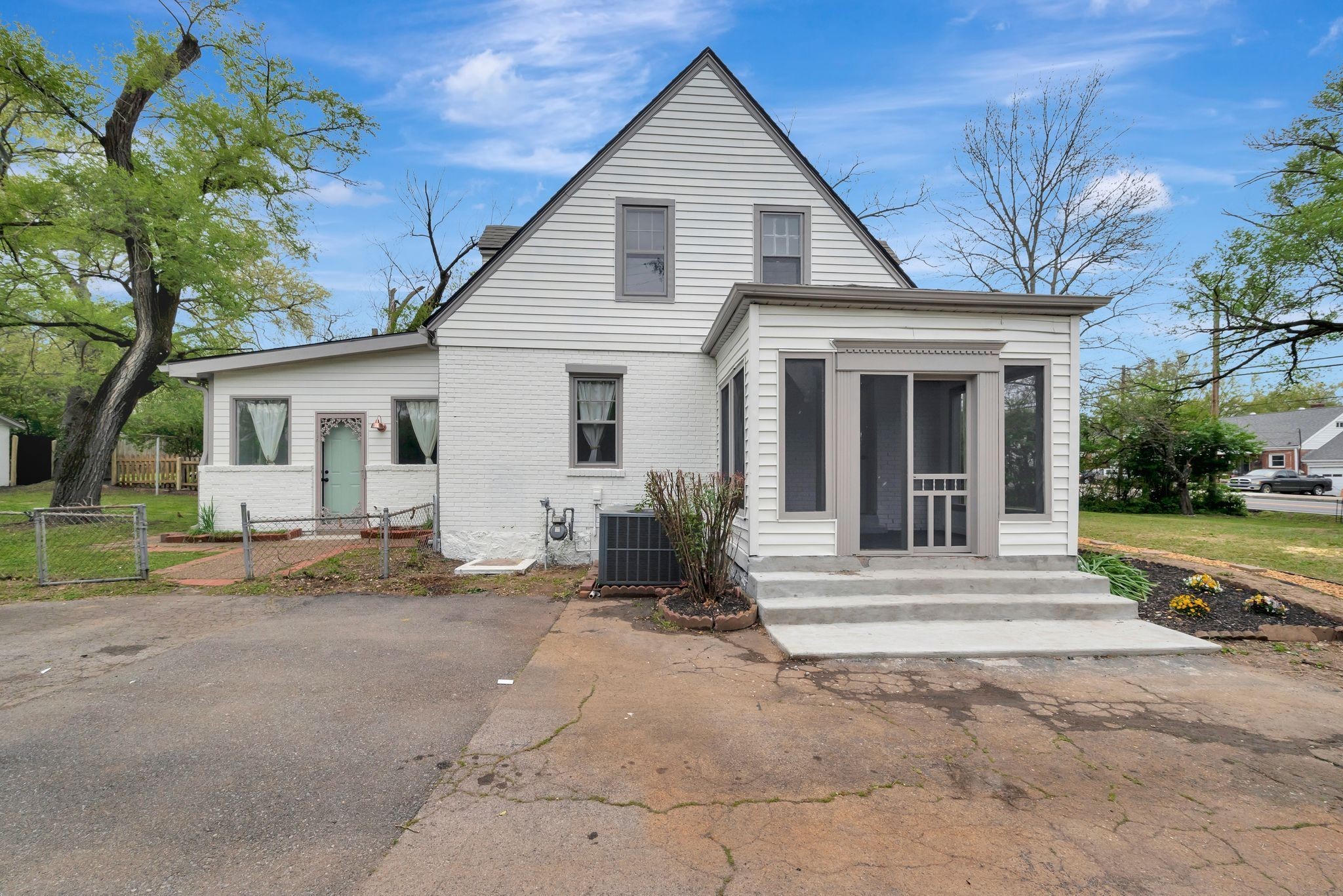 266 Neelys Bend Road Madison, TN 37115 - Photo 2 of 41