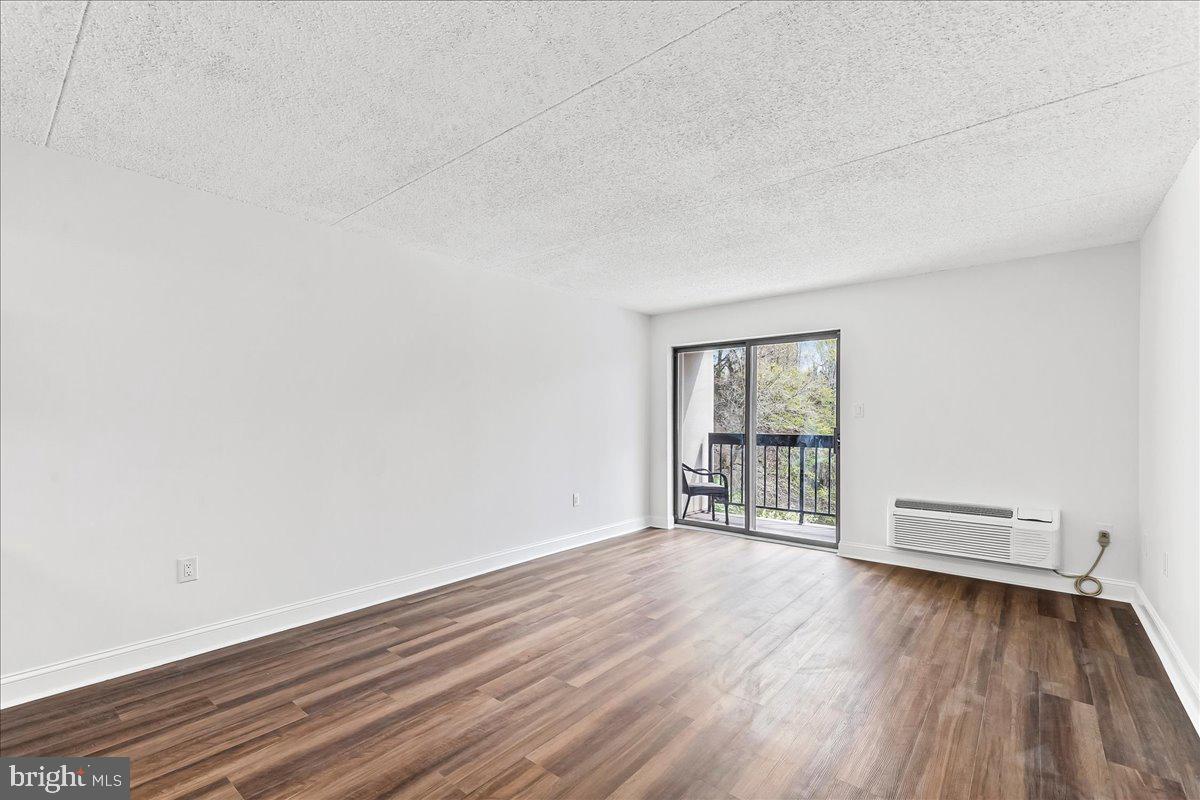 800 Avondale Road, Unit 5Q Wallingford, PA 19086 - Photo 5 of 25 an empty room with wooden floor and windows