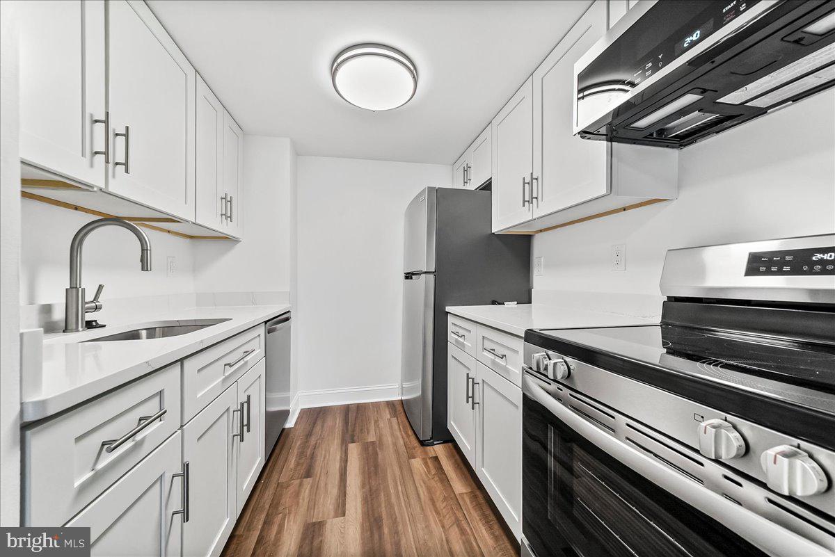 800 Avondale Road, Unit 5Q Wallingford, PA 19086 - Photo 9 of 25 a kitchen with cabinets stainless steel appliances and a sink