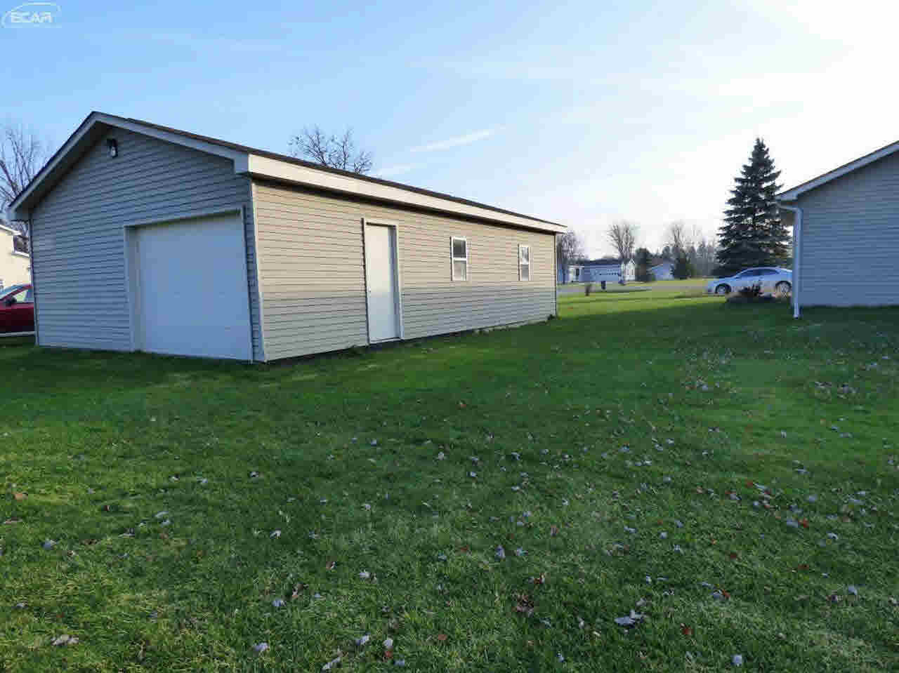 8198 Coldwater Road Flushing, MI 48433 - Photo 8 of 21 21240495-7.JPG