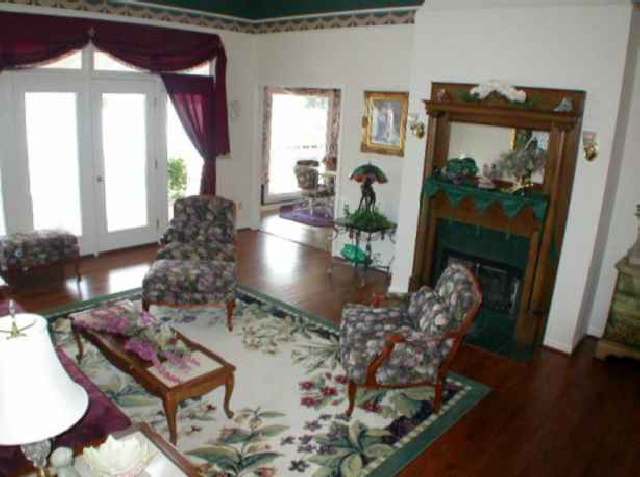 145 Walker Point Seneca, SC 29672 - Photo 2 of 9