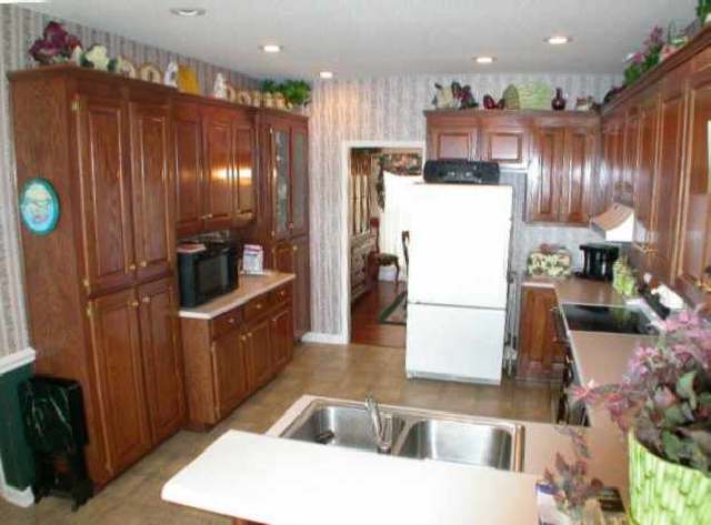 145 Walker Point Seneca, SC 29672 - Photo 4 of 9