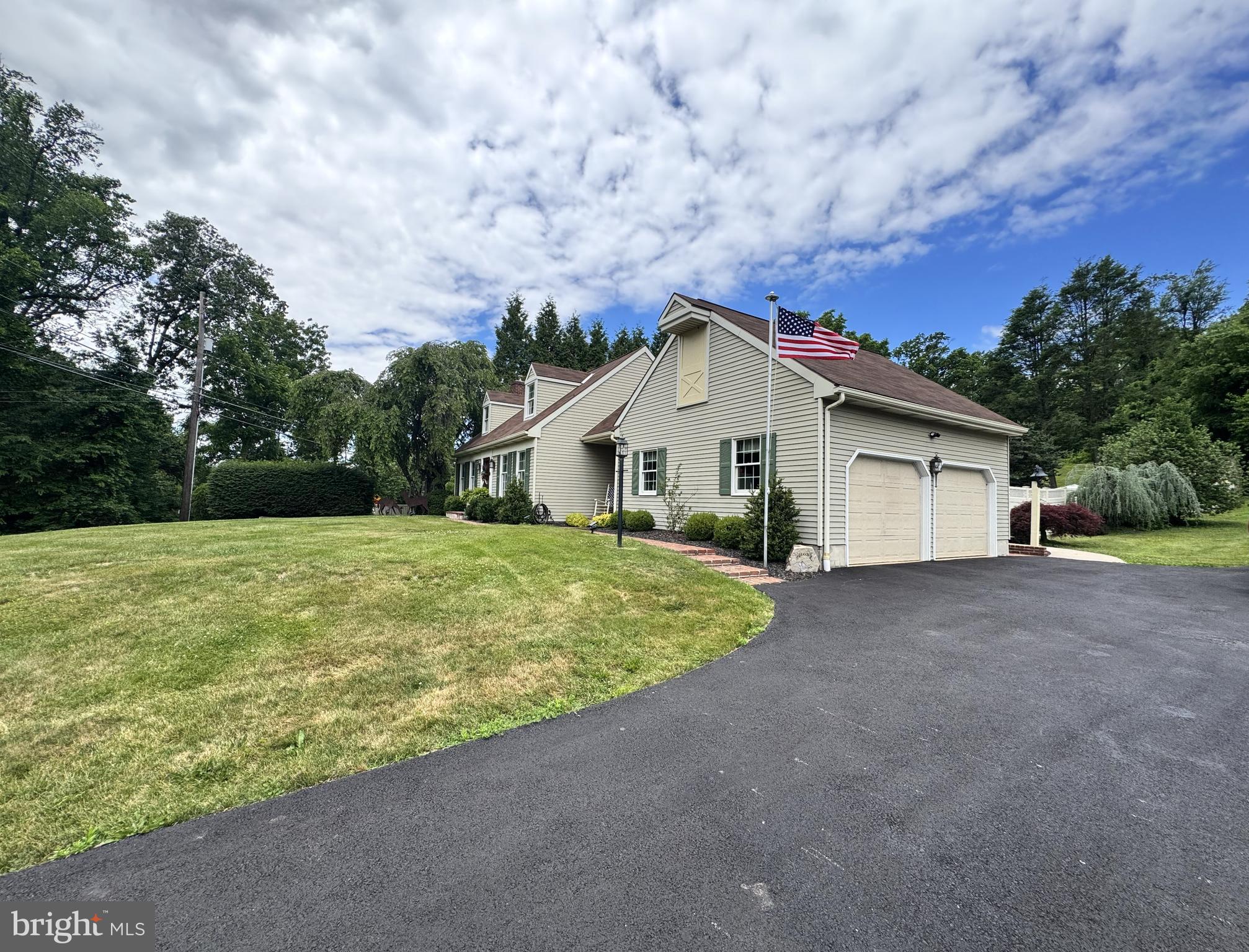 2540 Hopewell Road Elverson, PA 19520 - Photo 3 of 52