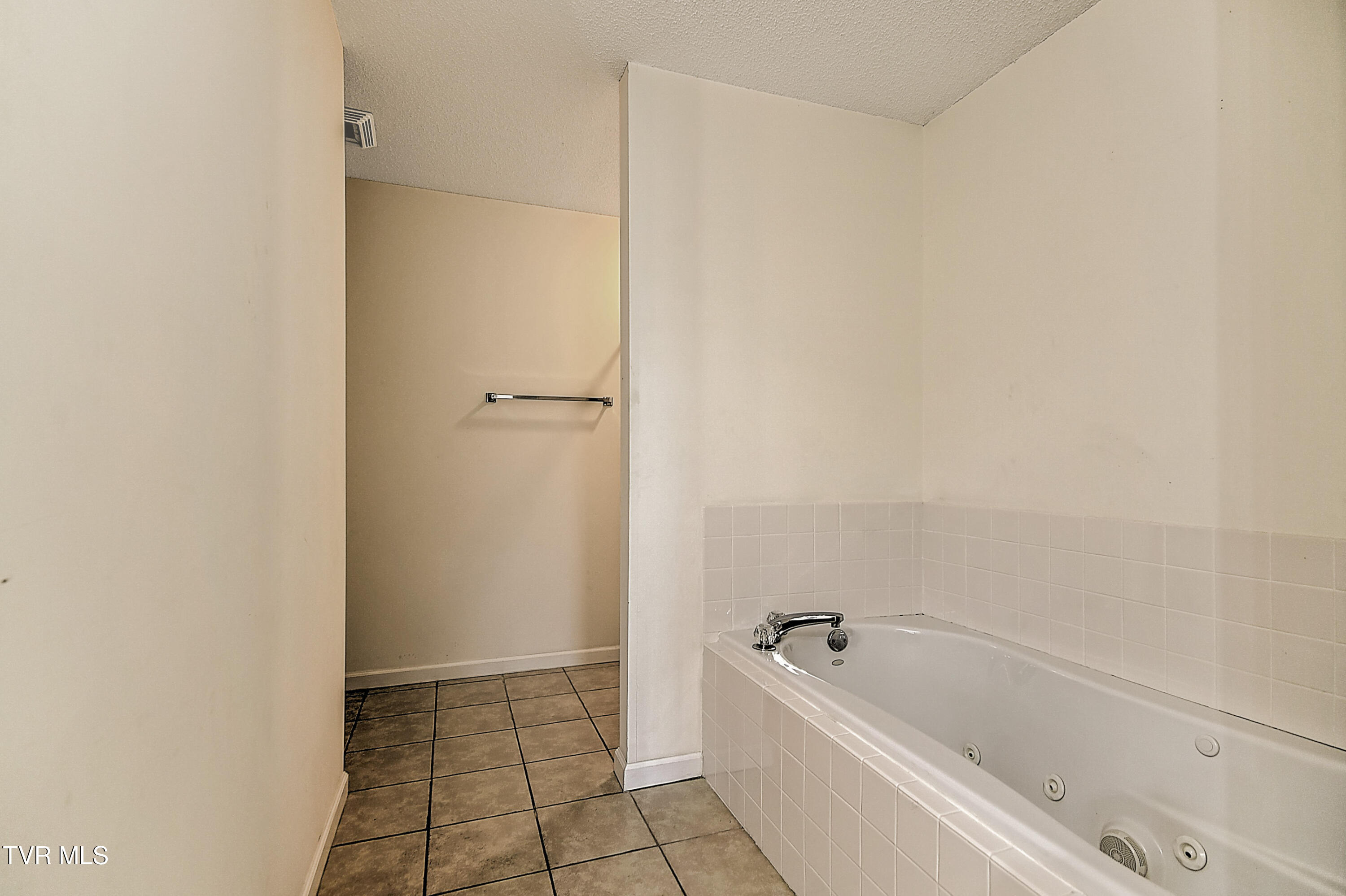 3103 Vicksburg Road Johnson City, TN 37604 - Photo 21 of 25 Primary En Suite 2