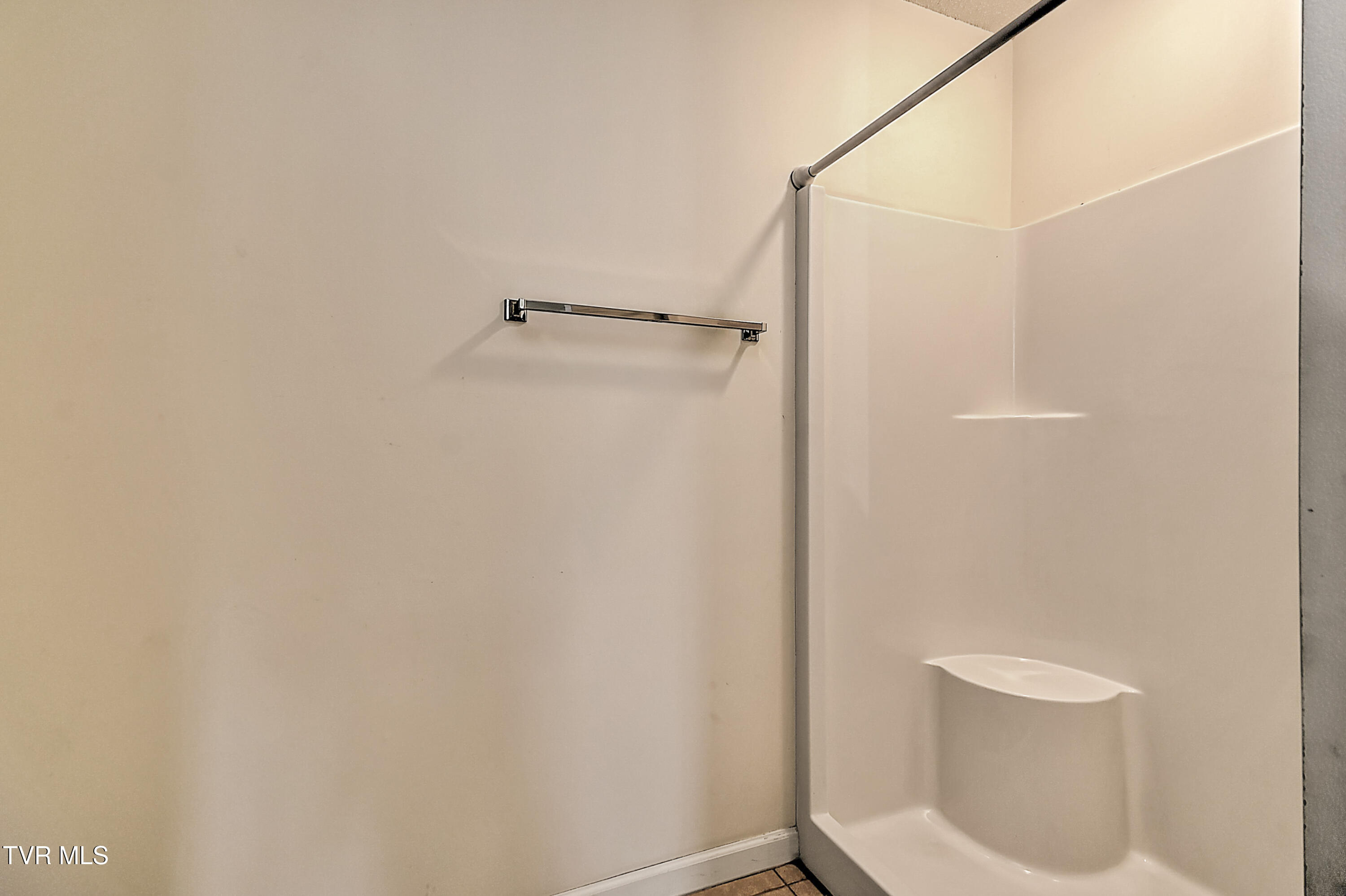 3103 Vicksburg Road Johnson City, TN 37604 - Photo 25 of 25 Primary En Suite 3