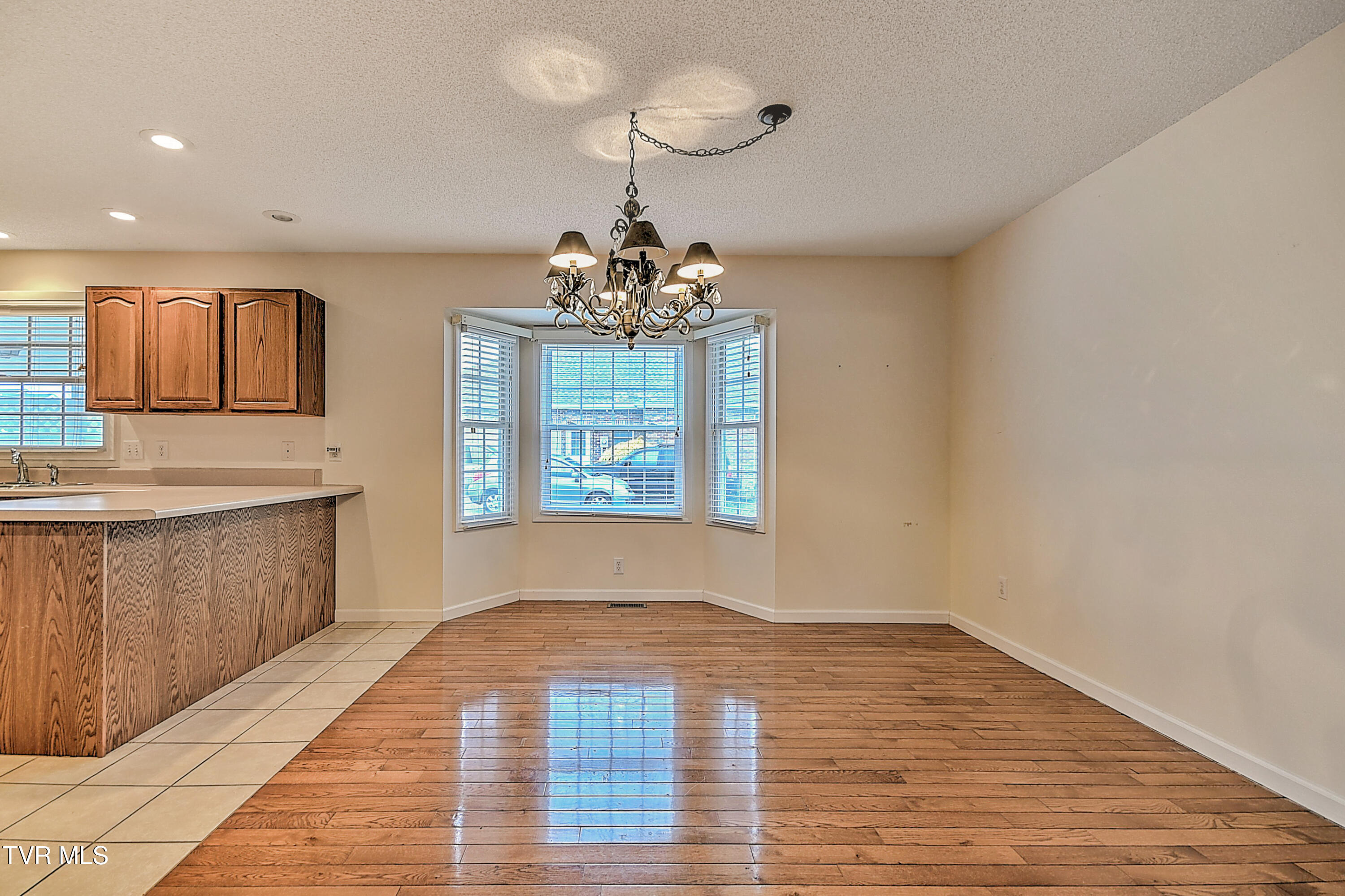 3103 Vicksburg Road Johnson City, TN 37604 - Photo 6 of 25 Kitchen Dining combo 1