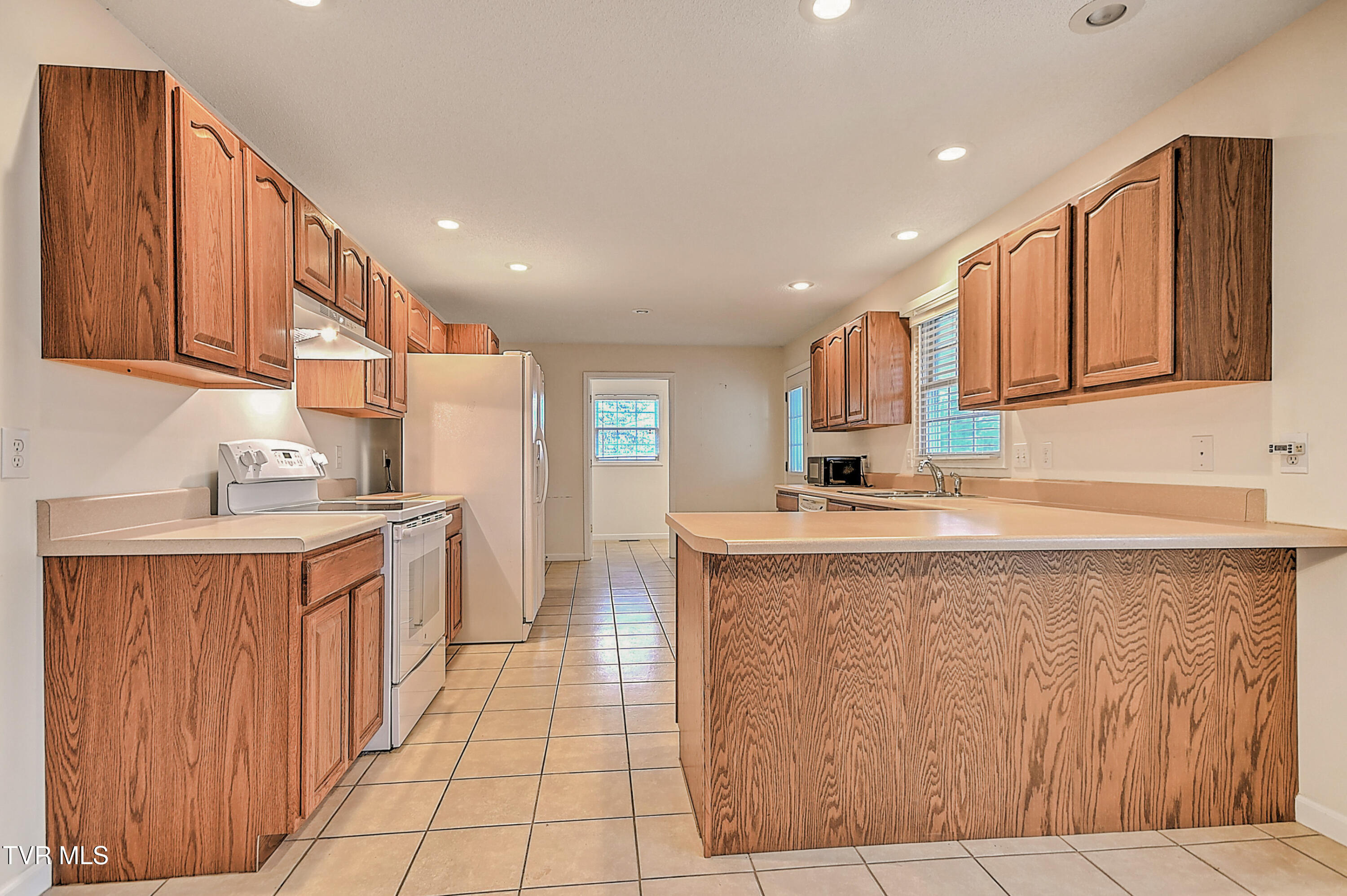 3103 Vicksburg Road Johnson City, TN 37604 - Photo 8 of 25 Kitchen