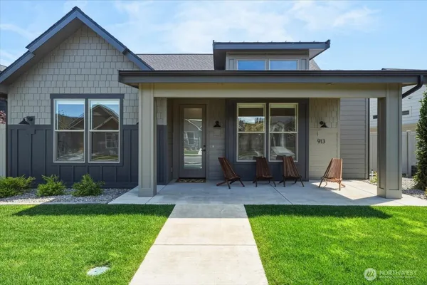 $735,000 | 913 Racine Spgs Drive, Wenatchee, WA 98801