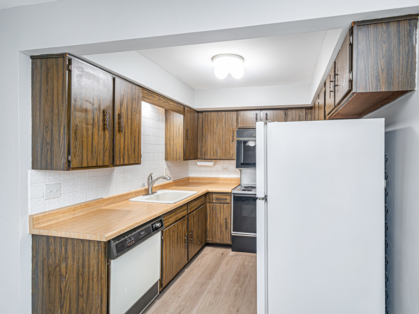 1763 West Algonquin Road, Unit 3B Mount Prospect, IL 60056 - Photo 11 of 21 Gallery Image 11