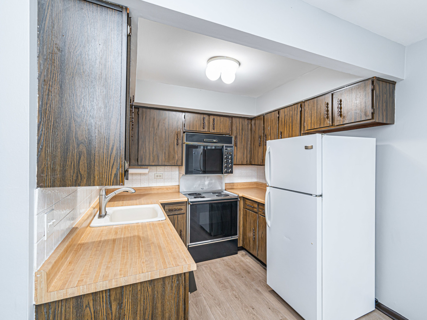 1763 West Algonquin Road, Unit 3B Mount Prospect, IL 60056 - Photo 10 of 21 Gallery Image 10