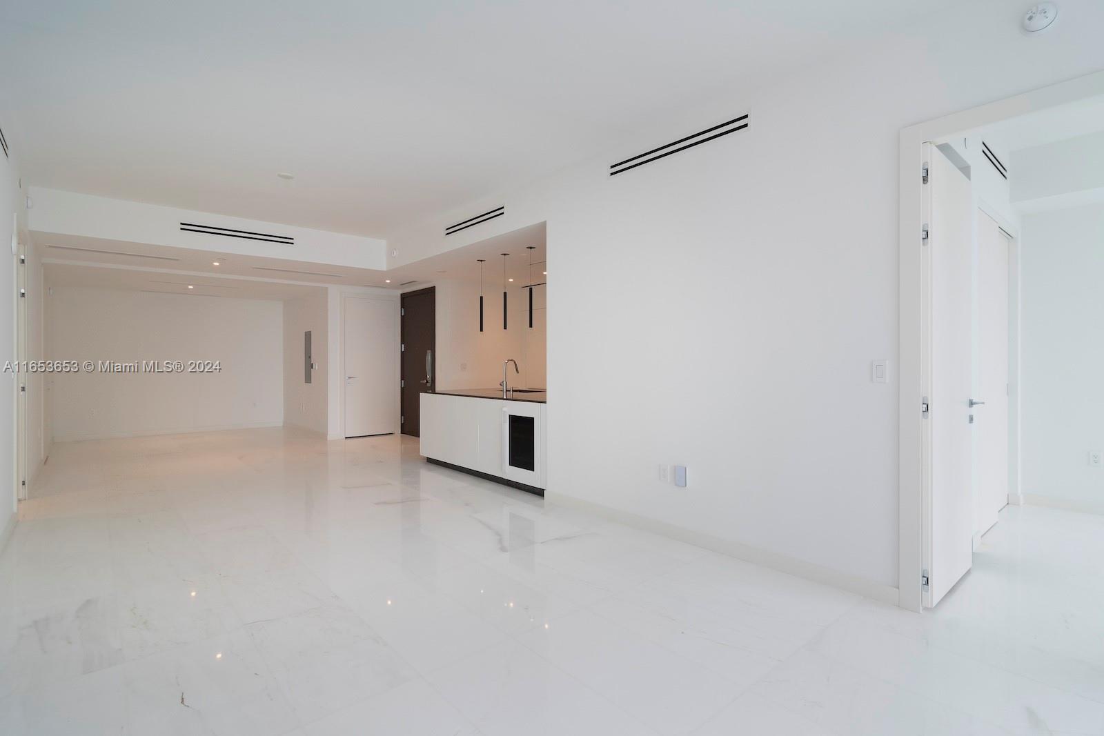 300 Biscayne Blvd Way, Unit 902 Miami, FL 33131 - Photo 9 of 31