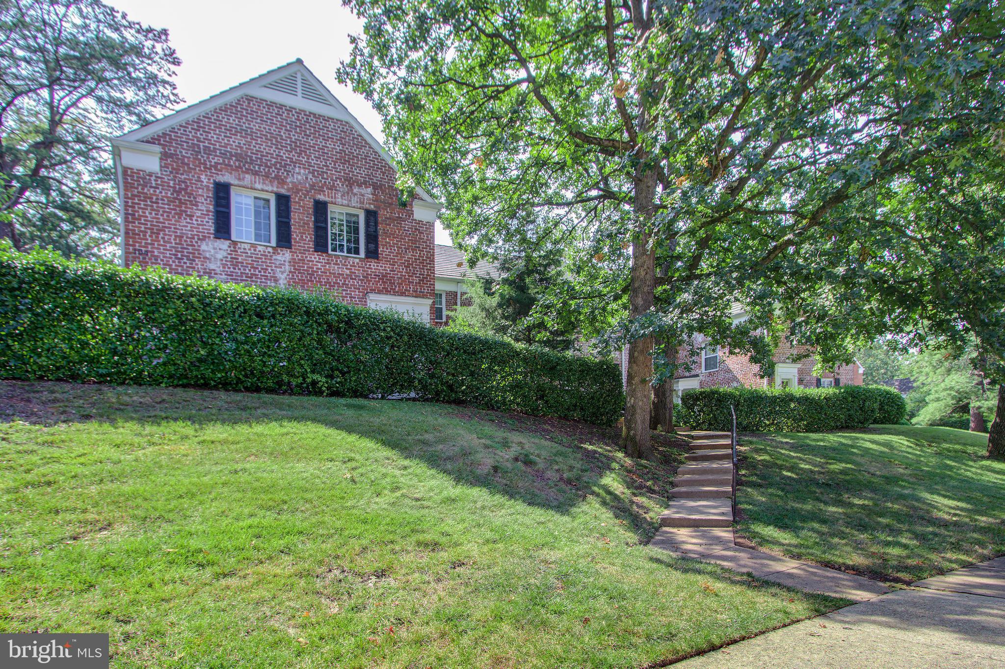 3235 Gunston Road, Unit 3235 Alexandria, VA 22302 - Photo 1 of 33 Gallery Image 1