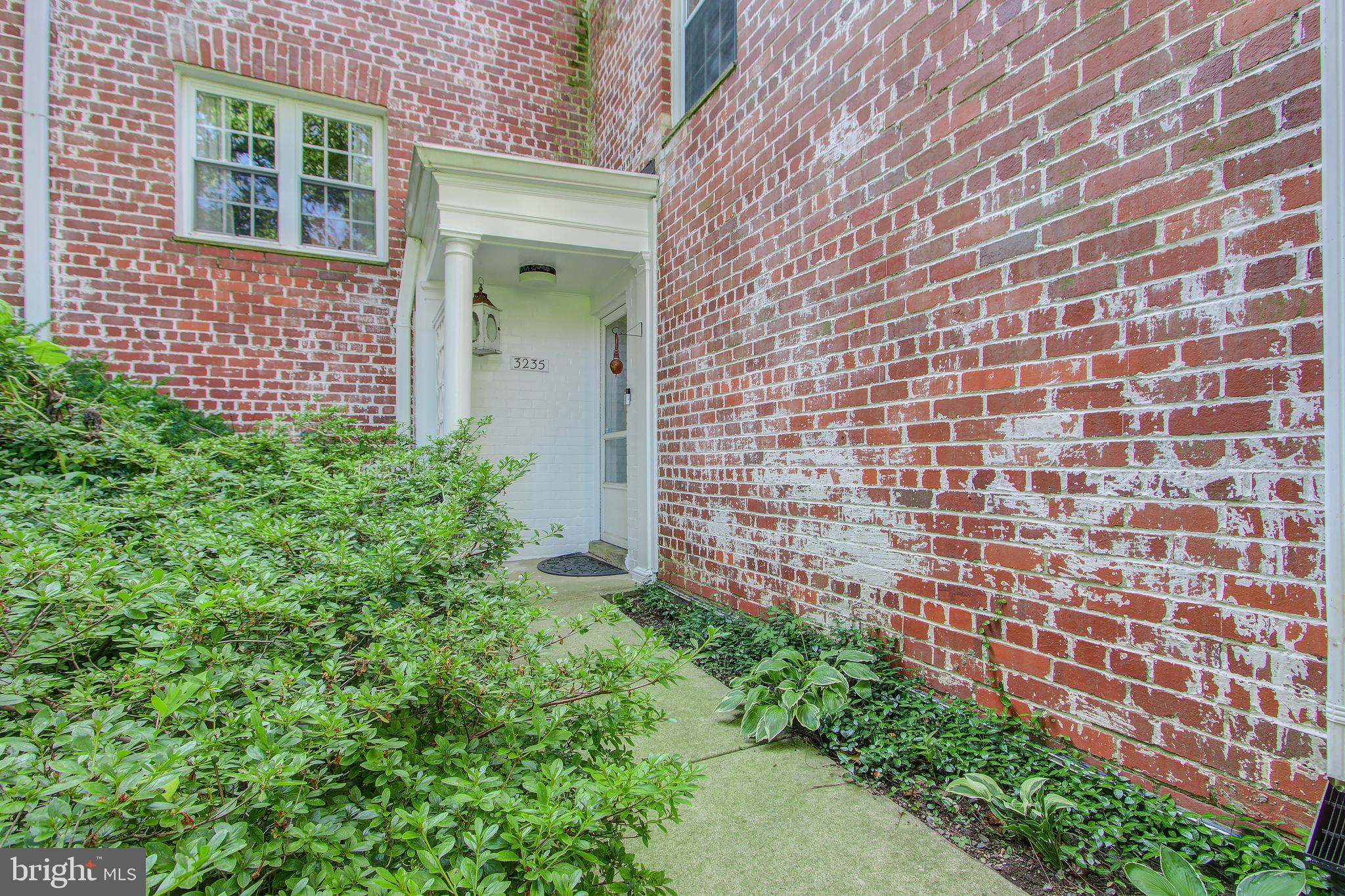 3235 Gunston Road, Unit 3235 Alexandria, VA 22302 - Photo 2 of 33 Gallery Image 2