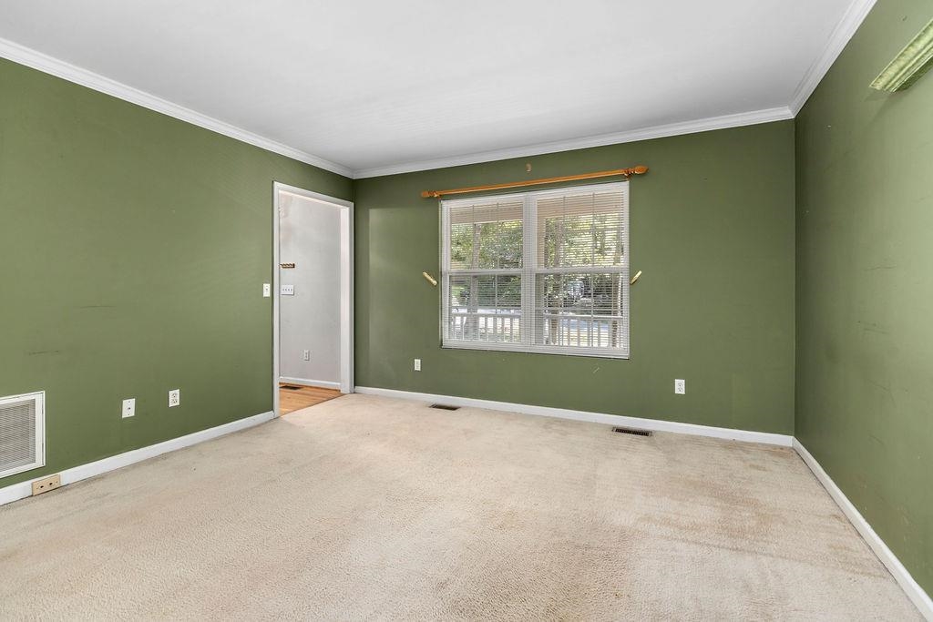 661 Jefferson Drive Palmyra, VA 22963 - Photo 27 of 41 an empty room with windows and closet