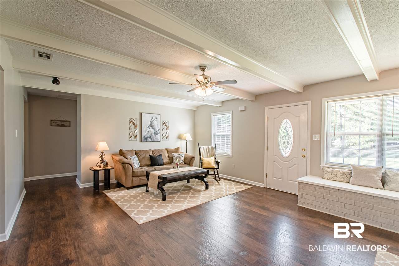 15735 Lee Avenue Bay Minette, AL 36507 - Photo 5 of 40 Living Room