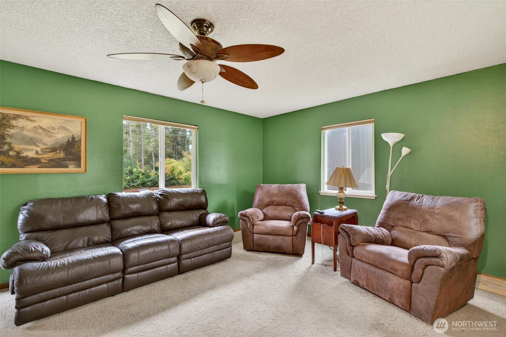 27501 R Lane Ocean Park, WA 98640 - Photo 33 of 40 a living room with furniture