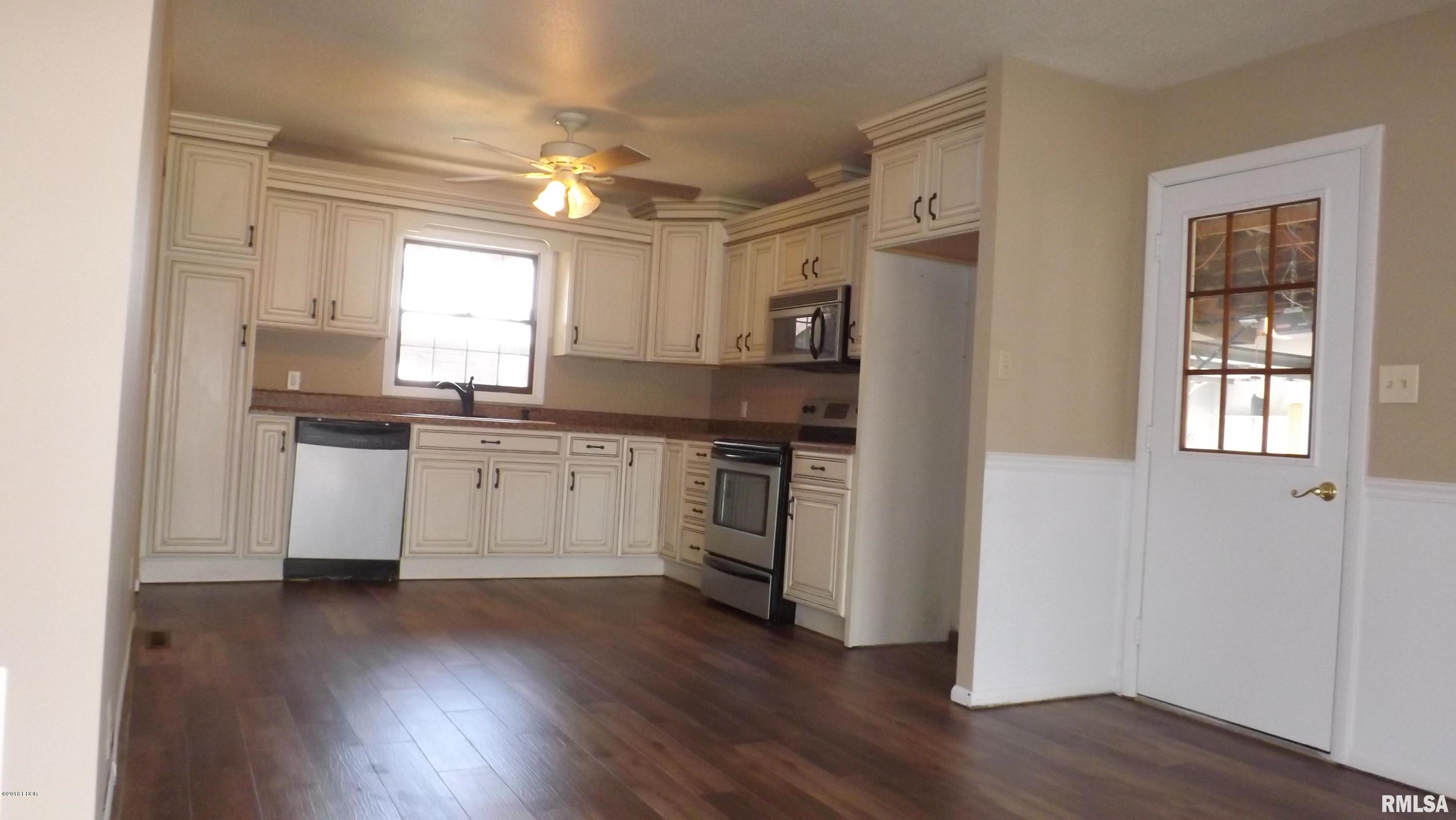 12297 North Benton Road Benton, IL 62812 - Photo 4 of 48 Gallery Image 4