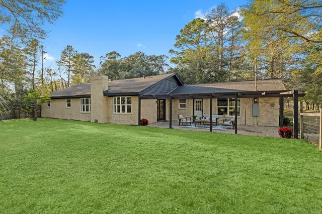a view of a house with backyard and a sitting area