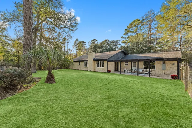 $585,000 | 303 West Rollingwood Street, Pinehurst, TX 77362