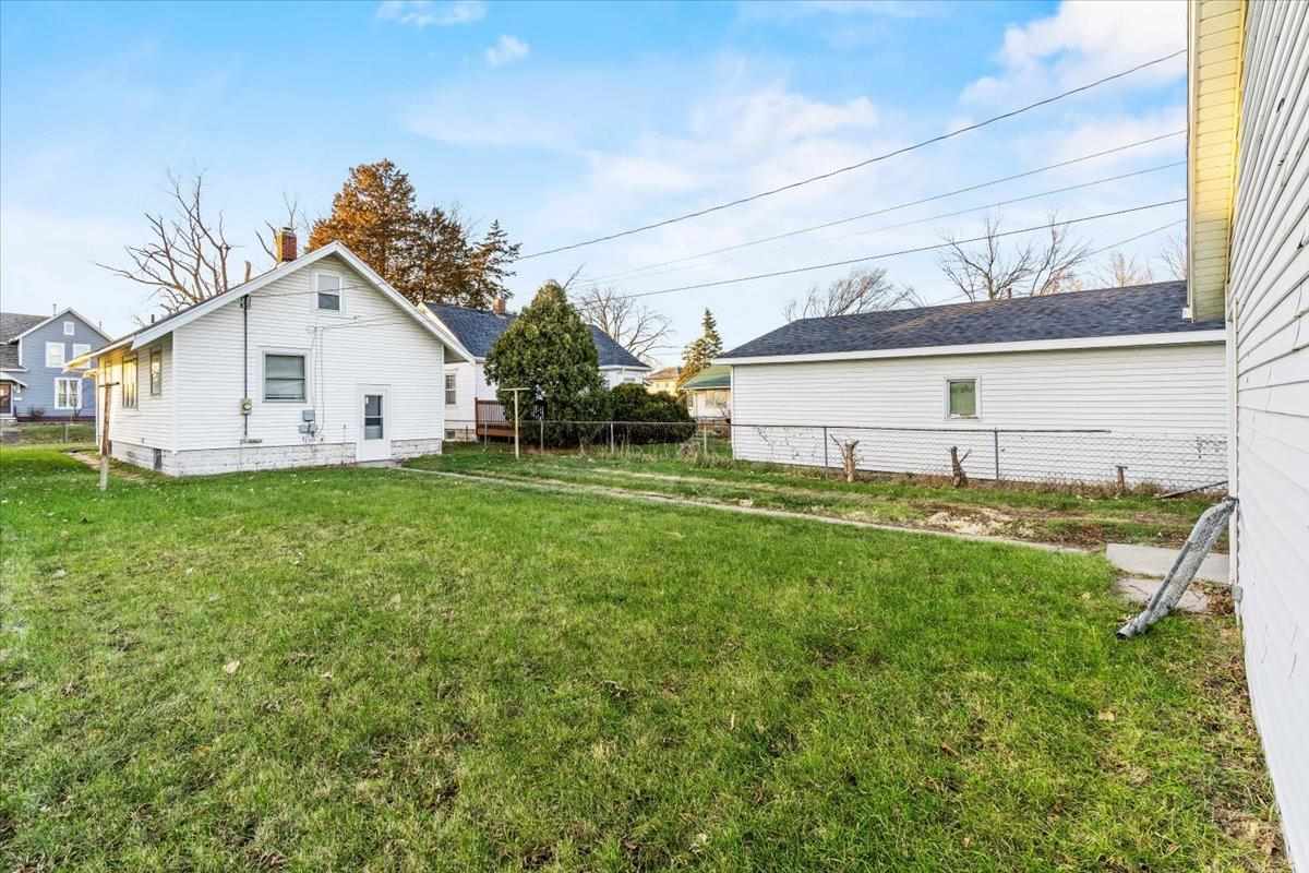 884 Center Point Road Northeast Cedar Rapids, IA 52402 - Photo 17 of 18 Gallery Image 17