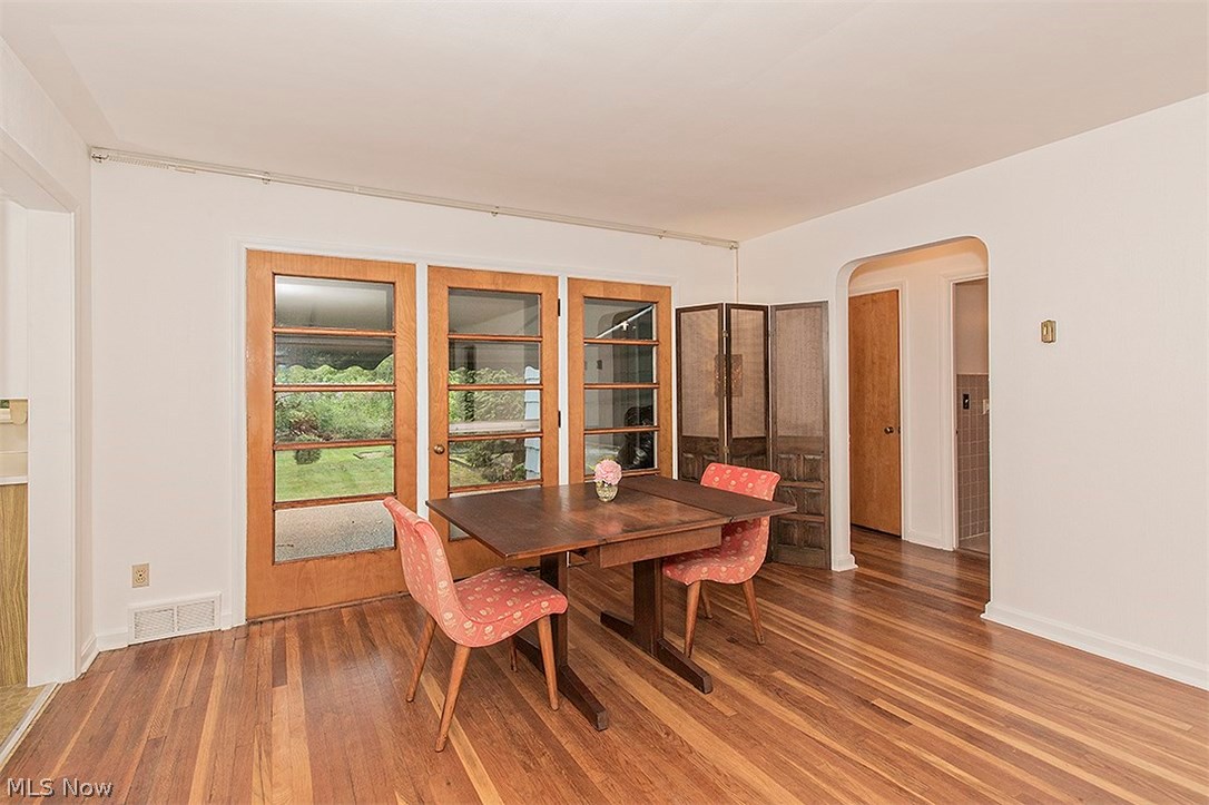 1394 Dorsh Road Cleveland, OH 44121 - Photo 7 of 19