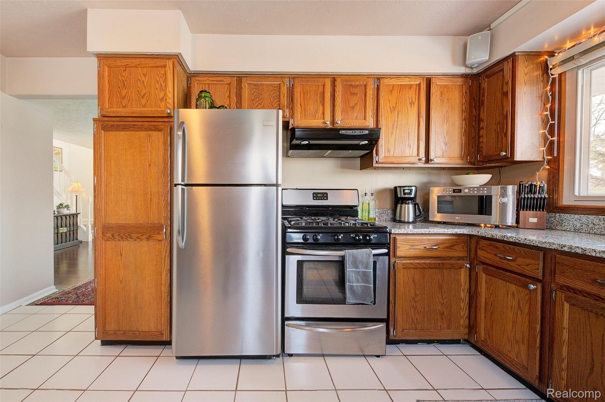 1131 Brighton Lake Road Brighton, MI 48116 - Photo 5 of 43 kitchen