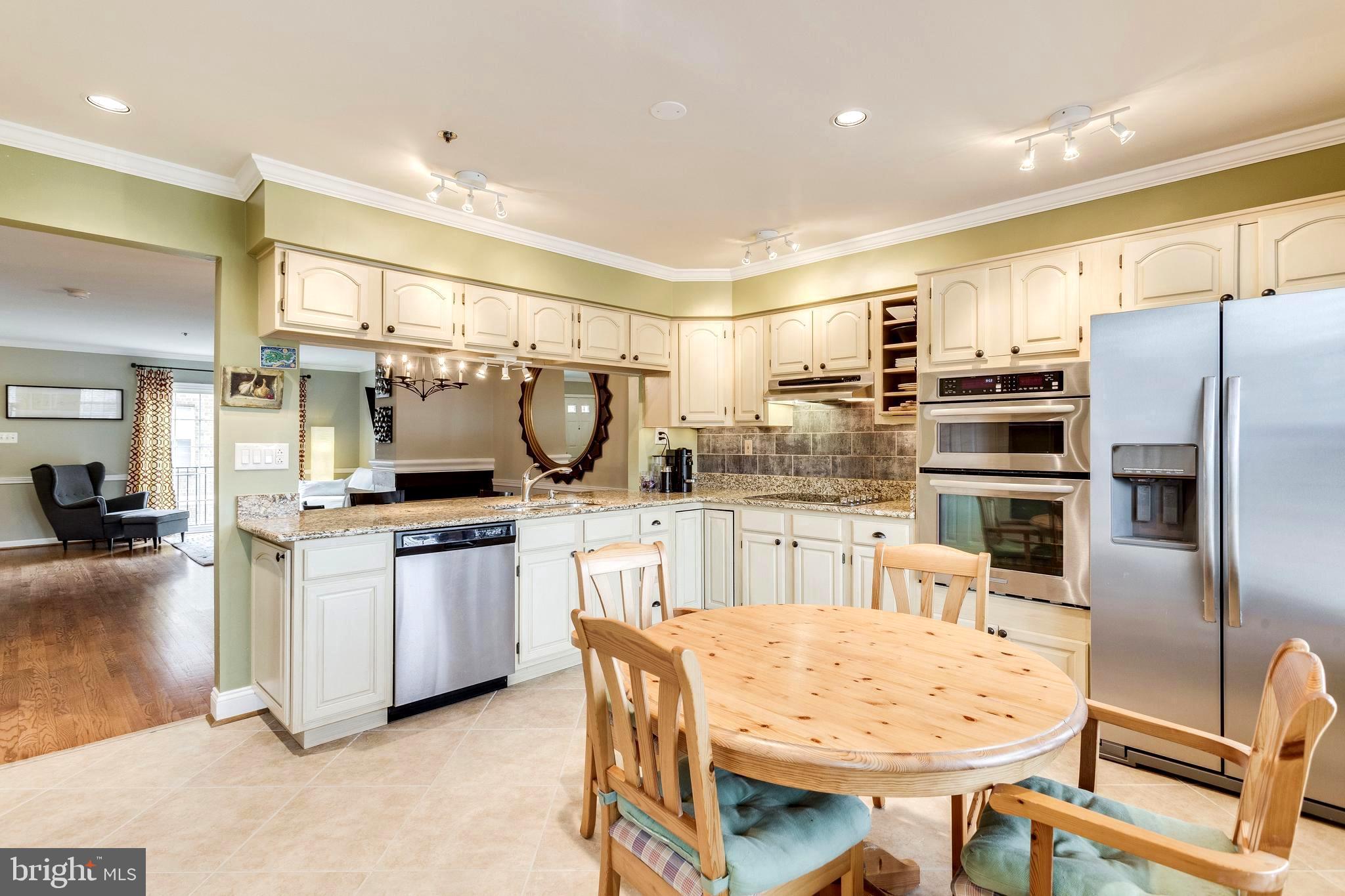3008 South Glebe Road Arlington, VA 22206 - Photo 4 of 42 Eat In Kitchen W/ high end SS appliances