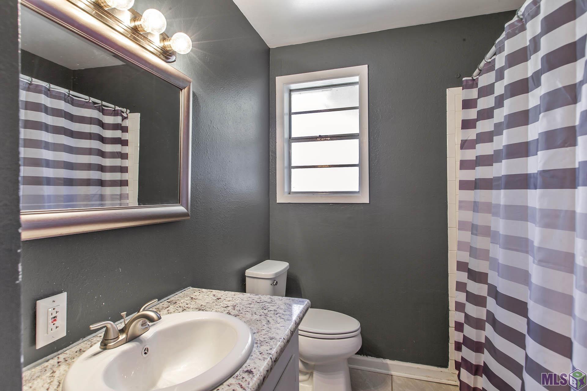 302 Troy Street Houma, LA 70363 - Photo 8 of 11 Bathroom #2 in hall