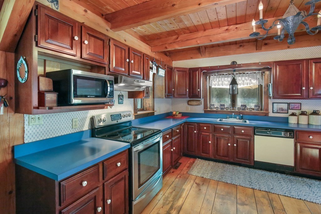 95 Crawford Road Rutland, MA 01543 - Photo 13 of 37