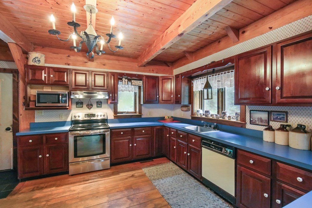 95 Crawford Road Rutland, MA 01543 - Photo 14 of 37