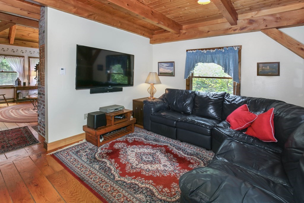 95 Crawford Road Rutland, MA 01543 - Photo 17 of 37