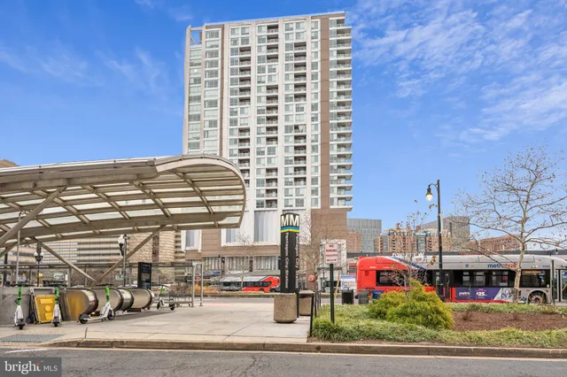 $2,100 | 1300 Army Navy Drive, Unit 625, Arlington, VA 22202