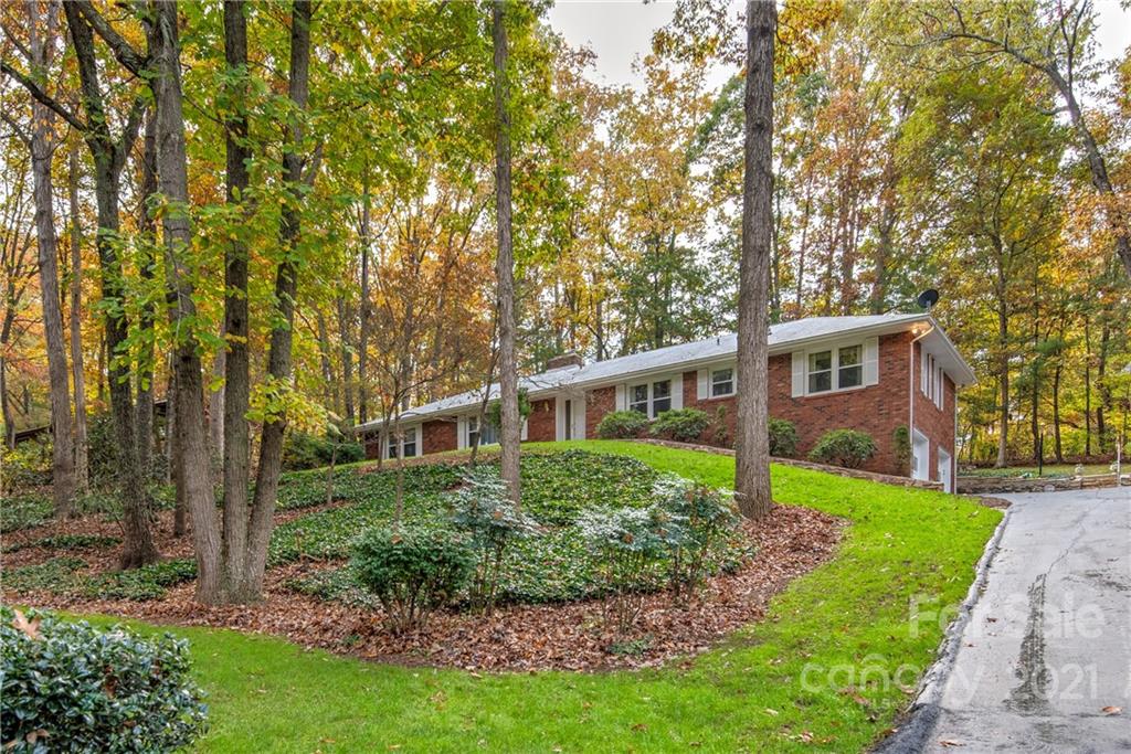 5 Highlander Road Asheville, NC 28804 - Photo 1 of 35 Gallery Image 1