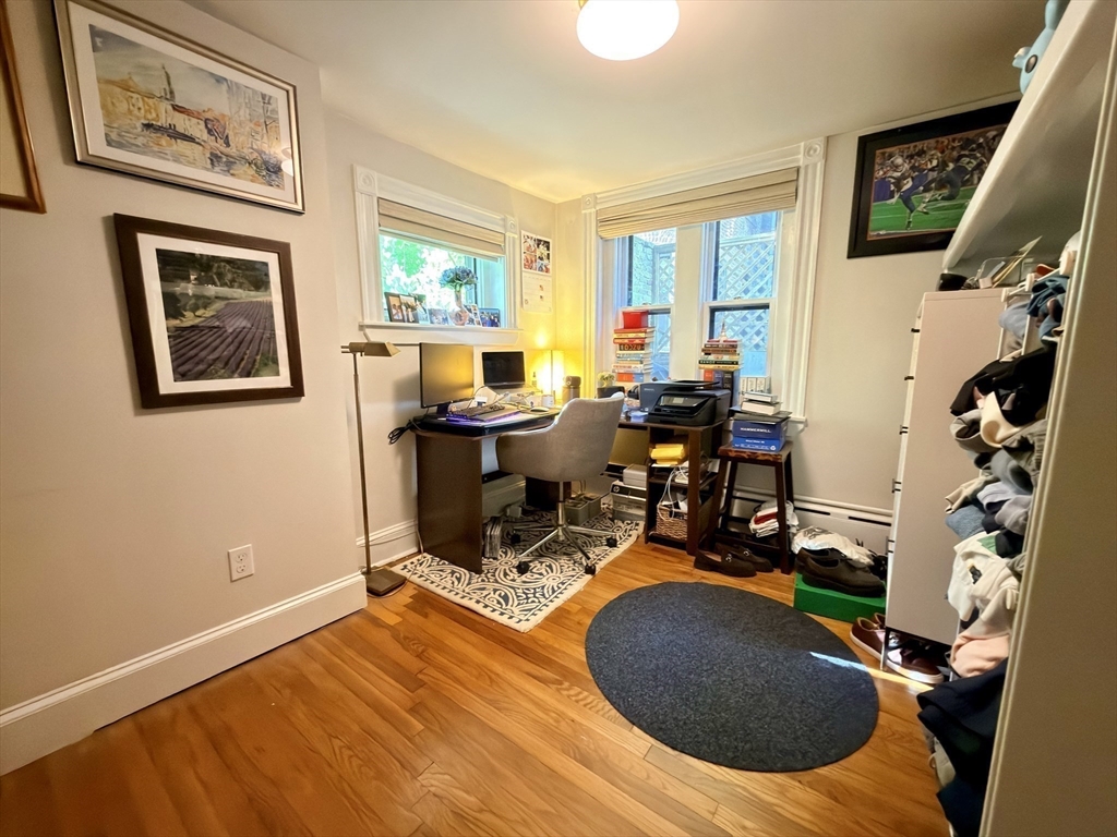 41 Pinckney Street, Unit B Boston, MA 02114 - Photo 28 of 31 a room with musical instruments