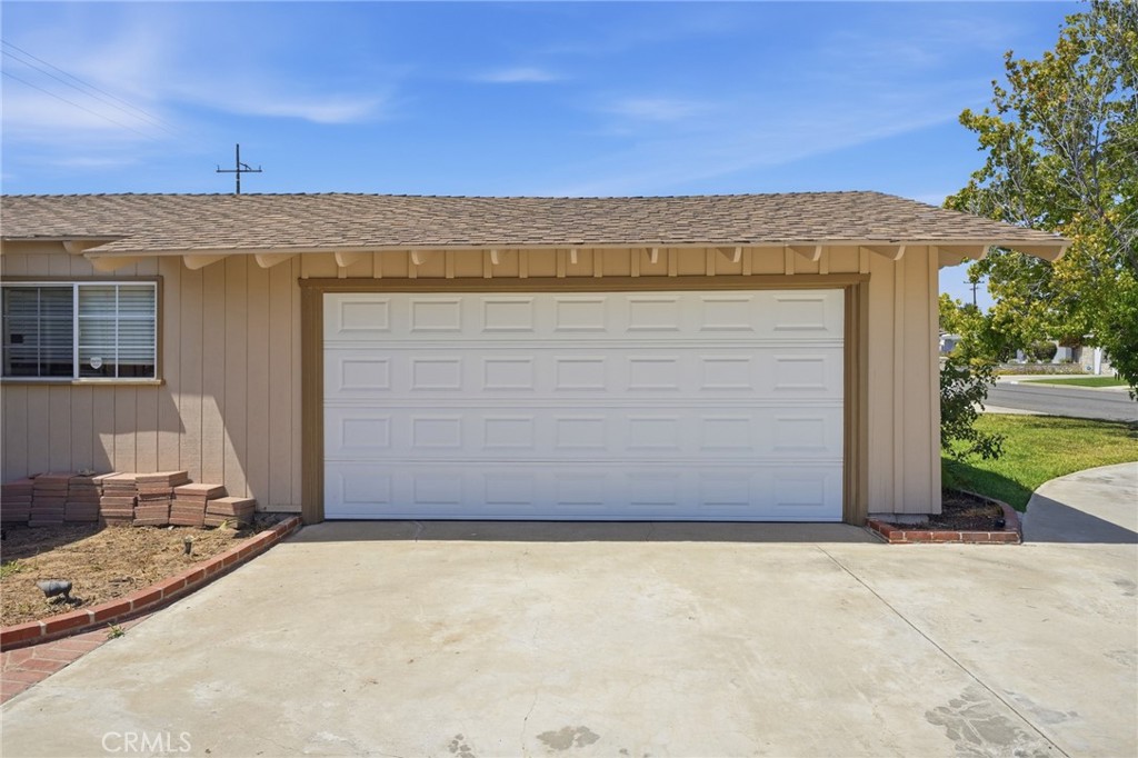 5041 Ridglea Avenue Buena Park, CA 90621 - Photo 49 of 60 GARAGE