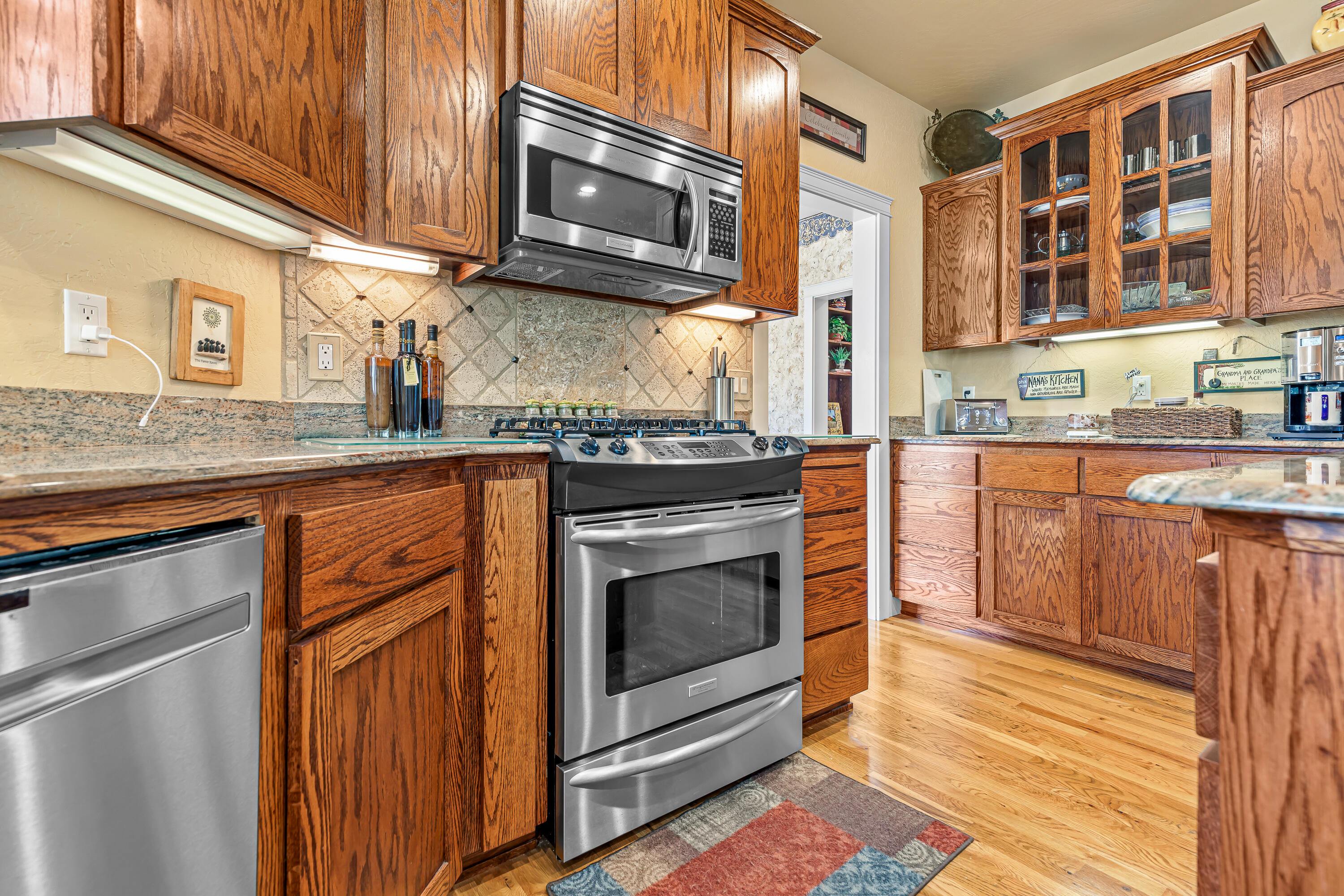 8 Falling Leaf Lane Eagle Point, OR 97524 - Photo 21 of 73 Kitchen New Dishwasher