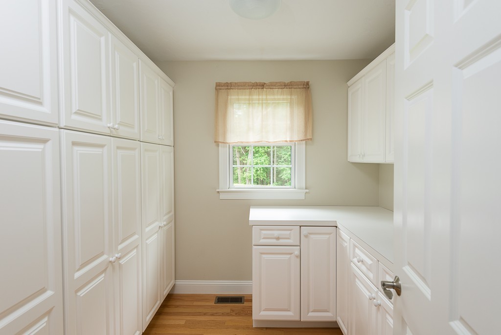 522 Holly Road Marshfield, MA 02050 - Photo 17 of 30 Gallery Image 17