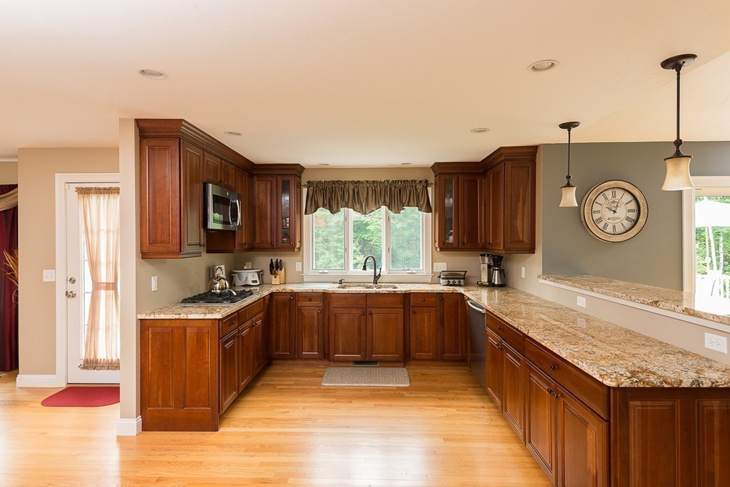 522 Holly Road Marshfield, MA 02050 - Photo 8 of 30 Gallery Image 8