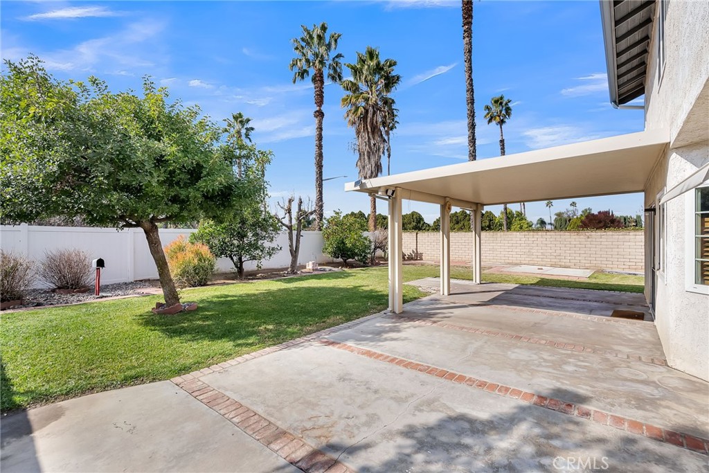 2892 Jackson Street Riverside, CA 92503 - Photo 27 of 29 a view of a backyard with a garden and plants