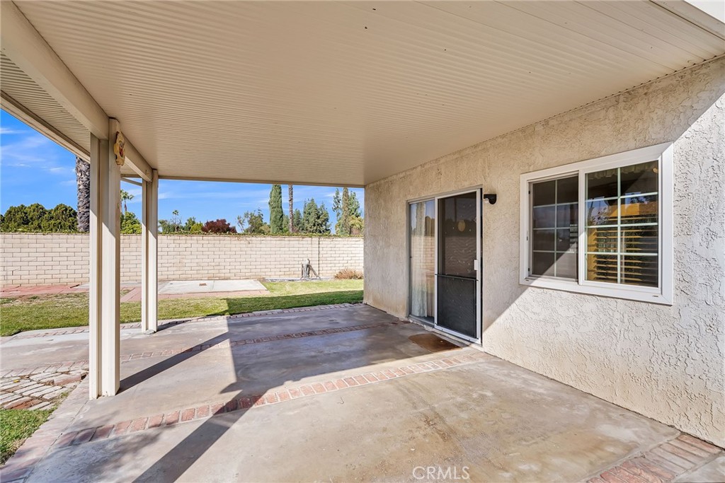 2892 Jackson Street Riverside, CA 92503 - Photo 28 of 29 a view of a large garage