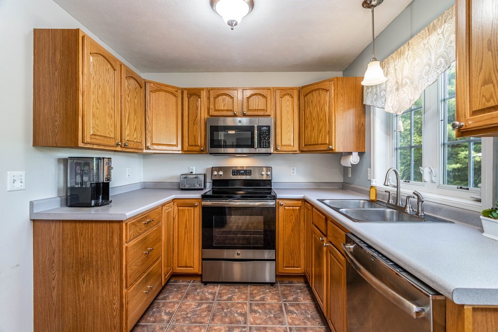 74 Airport Road Gardner, MA 01440 - Photo 11 of 34 Gallery Image 11
