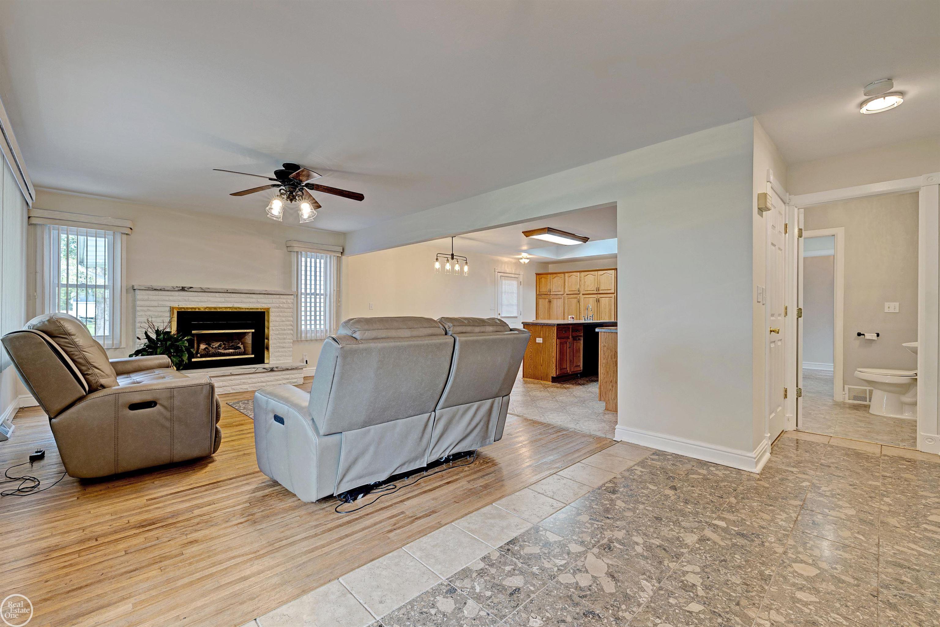 1180 West Curtis Road Saginaw, MI 48601 - Photo 10 of 71 50124551-9.JPG