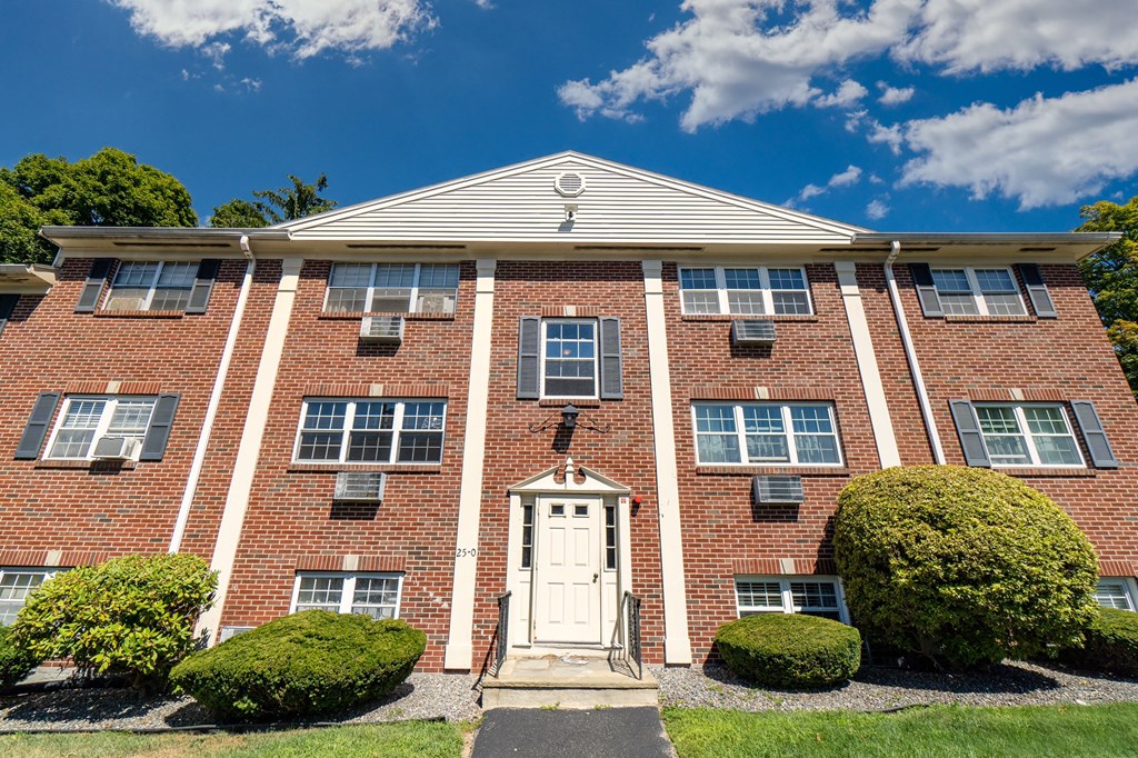 25 Arlington Road, Unit 6 Woburn, MA 01801 - Photo 13 of 14