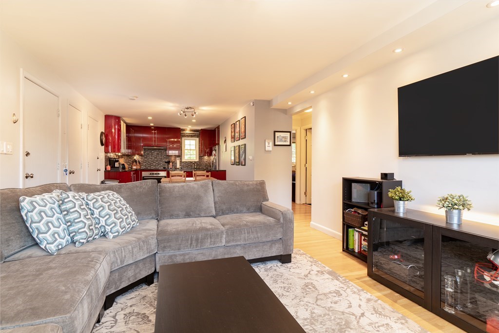 25 Arlington Road, Unit 6 Woburn, MA 01801 - Photo 4 of 14