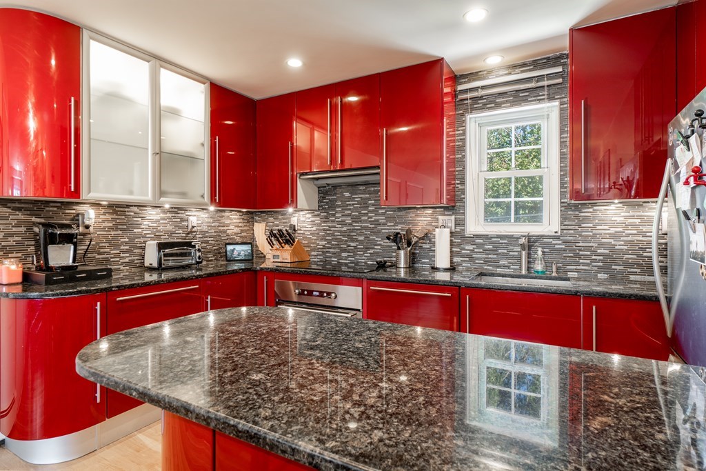 25 Arlington Road, Unit 6 Woburn, MA 01801 - Photo 6 of 14