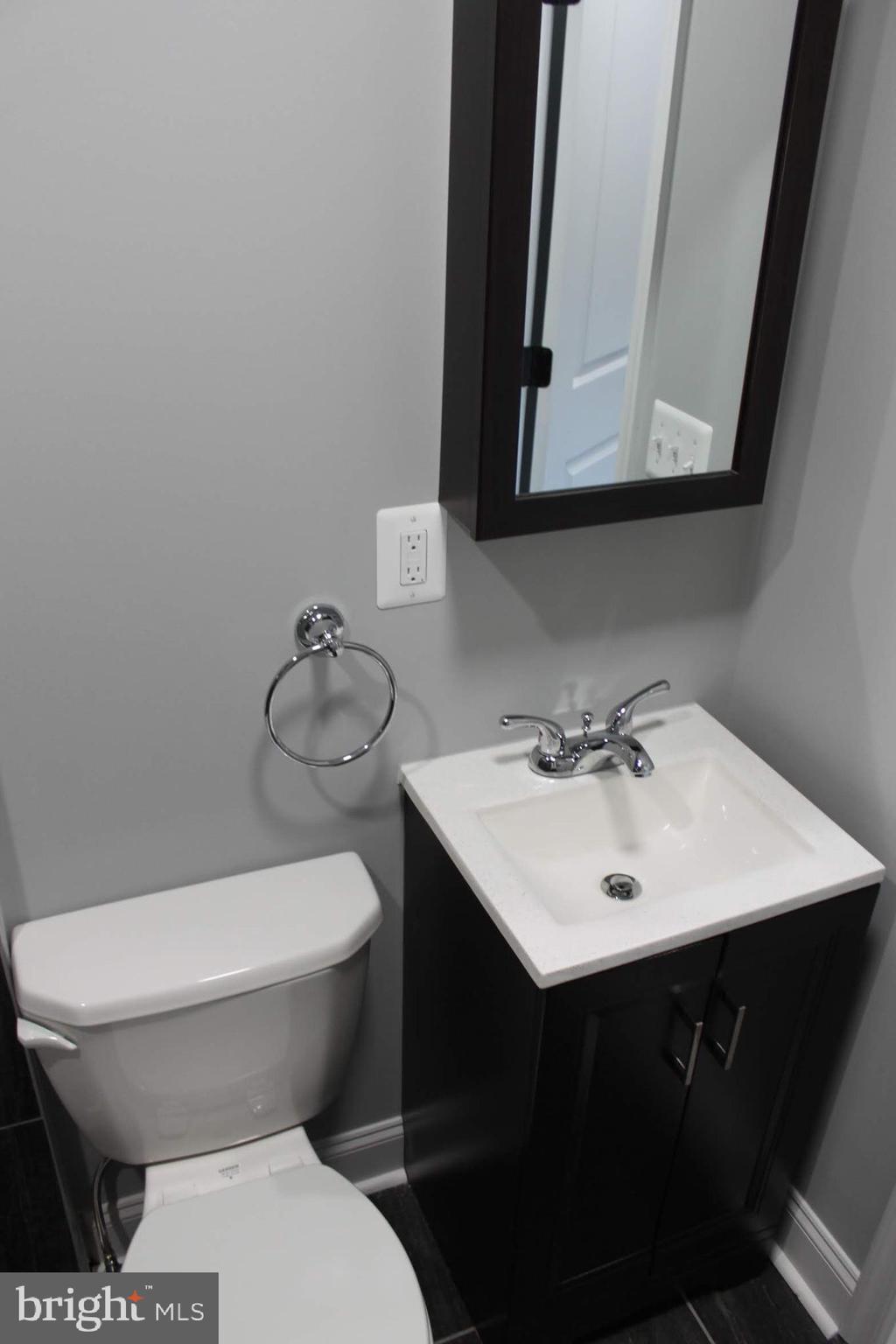 3819 Colborne Road Baltimore, MD 21229 - Photo 20 of 27 Bathroom