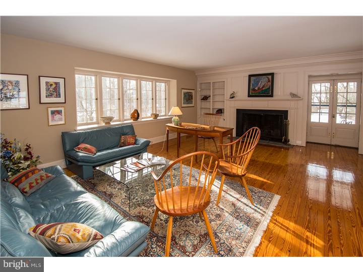 1656 Susquehanna Road Rydal, PA 19046 - Photo 2 of 25 Living Room